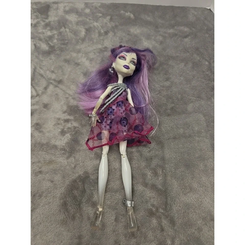 Monster High Spectra Vondergeist Ghouls Night Out Doll Purple Hair Mattel 2008‎